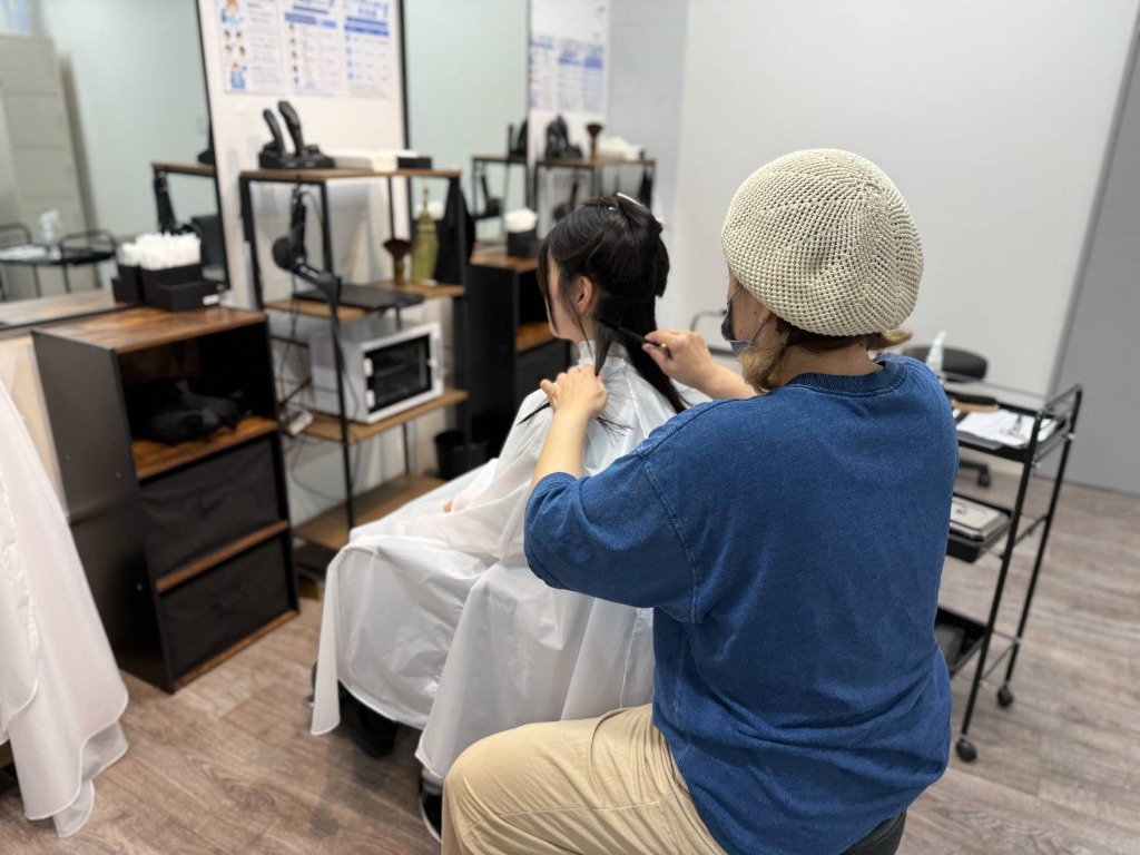 Salon cut in action