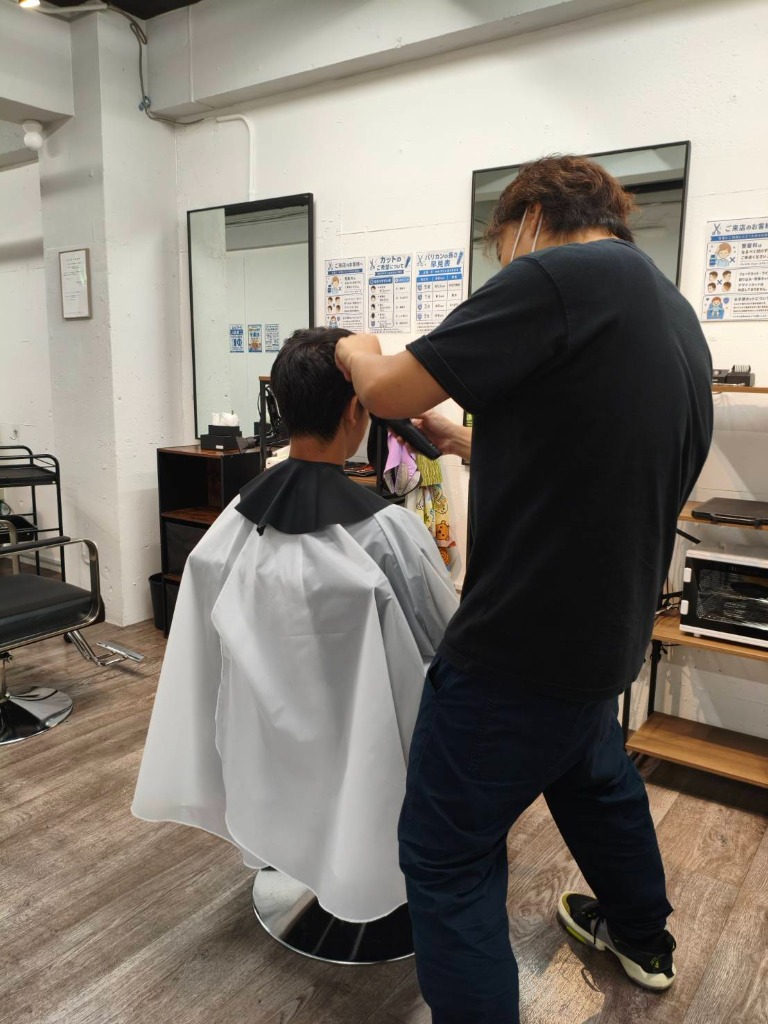 Salon cut in action